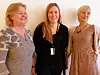 FEIRET: FO-leder Mimmi Kvisvik (t.v.) og Grethe Kvist (t.h.) gjorde stas på medlem nummer 27 000, Lene Rørvik.