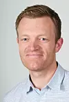 I flere land er det en trend at det blir flere statsråder, men likevel stabilt antall eller noe færre departementer, forteller statsviter Jostein Askim.