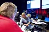 KAMPVOTERING: Mimmi Kvisvik (midten) og Tone Faugli klarte etter en dramatisk avstemning å få flertall for nytt arbeidsutvalg under FO-kongressen i mars 2015.