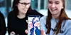 Elever ved Strinda videregående skole i Trondheim sender Snap til miljøveilederen hver dag.  - Ofte sender jeg en tullesnap, eller så spør jeg om en prat, sier Jette Kristine Rytter (t.h).