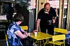 Karin Hetland slår gjerne av en prart med Mehrdad Ganji om de store spørsmålene i livet.