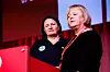 Mimmi Kvisvik sitter i styret til Norsk Folkehjelp. Her er hun med leder Henriette Westhrin på FOs landsmøte i 2019.