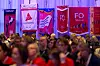 FO-faner stop oppstilt bak i landsmøtesalen.