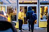 John-Håkon Nybakk tar imot kunder utenfor butikken på Aspmyra stadion i Bodø.