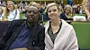 STOVNER: Mohamed Hagi Khayre og Monika Libak Aaser jobber for at beboerne på Stovner skal utvikle et godt nærmiljø.