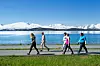 FYSISK AKTIVITET: Behandlere og pasienter setter opp farten. Fra venstre: Torgunn Voldnes, Stig Eriksen, Hege Westø, Marianne Madsen Viberg og Ida.