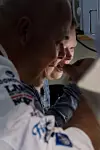 Verken kokken eller Evita er vonde å be når han spør om de skal smake på suppa.