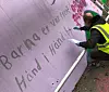 Mazkin er flyktning fra Syria, her maler han 'Barna er vår fremtid'.