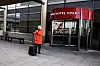 Mimmi Kvisvik og de andre slipper ikke ut fra hotellet før de har kommet i mål med forhandlingene, eller det blir brudd.