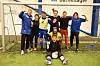Steffen Iversen (t.v.) har lang fartstid fra toppfotball. Nå trener han gatelaget i Haugesund to ganger i uka, her representert ved et utvalg av spillerne.