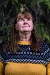 Hun sliter litt med soloformen, evnen til å kose seg på tur aleine. Men det går framover, ett år etter at hun ble enke.