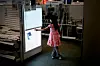Setayesh prøver å få tiden til å gå på Ikea.