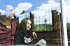 Raghad Shaar (15) fra Syria bor alene med broren Mahmoud (21) i Florø. Resten av familien oppholder seg i Tyrkia. Hun søkte familiegjenforening i fjor sommer og venter hver dag på svar.