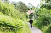 HJEM TIL SØSTEREN: Mahmoud lærer norsk på Innvandrersenteret i Florø og jobber som havnearbeider. Han bekymrer seg når søsteren må være mye alene hjemme.