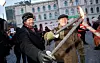 Hvis du har en jobb som gir deg innsyn i det som river folks liv i stykker, er det en fordømt plikt å formidle videre, mener Karl Eldar Evang. Her fra fakkeltog for asylbarna i januar 2013.