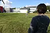 Peders kamerat, som også fikk store problemer etter politiaksjonen, har nå byttet skole. - Vi hadde tilslutt ikke noe annet valg enn å flytte, sier moren.