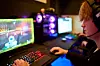 Casper Busch Vikstrøm (16): – Jeg er overrasket over hvor mye penger noen ungdommer bruker i spill. En på klubben har en bruker som er verdt 120.000 kroner på Fortnite. Min bruker er verdt 60.000 kroner. Det handler om hvor mye folk vil kjøpe brukeren for. Jeg har investert kanskje rundt halvparten over veldig mange år. Jeg tror voksne må interessere seg og spørre ungdom om penger de bruker på spill.