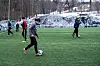 Aina Rype trener med laget mens kollega Wenche Rudsengen lager lunsj.