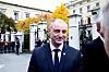 Arbeids- og sosialminister Robert Eriksson vil ha færre og større Nav-kontorer. Han må belage seg på motstand fra FO.