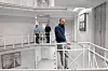 PROGRESJON: 15 prosent av alle innsatte i norske fengsler er dømt for sedelighet. Programbetjent Stig Holm (i midten) erfarer at det er tryggere å være sedelighetsdømt i Åna fengsel nå. Holm snakker med førstebetjent Asbjørn Nordahl. I forgrunnen er psykolog Morten Wiig Bjorland.