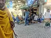 Sosialarbeider Ase har flere bein å stå på, det har reddet ham gjennom krig og kriser. Her står han utenfor kafeen sin «Afu Buna» i Mekele sentrum.