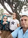 FAMILIEN: Foreldrene og lillesøsteren Roaa (9) oppholder seg i Tyrkia mens de venter på å få komme til Norge.