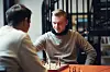 - Fordelen er at oppfølgingen skjer på skolen. Det er en normal arena, sier Petter Hoffmann Frydenlund (med ryggen til).