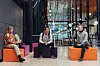UngLos er et unikt prosjekt ved Kuben videregående skole i Oslo. Petter Hoffmann Frydenlund (midten) mener det de får til, bør inspirere andre skoler. Her sammen med sosionom Maria Håland Trannum og elev Even.