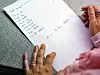 RUTINER: Vernepleierne setter opp detaljert oversikt fra morgen til kveld. (arkiv)