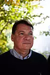 Claes Høyland, leder av Ås ungdomssenter, synes det er konstruktivt å møte mediefolk for å snakke om dekningen av barnevern i media.