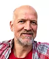 Bernt Barstader spesialvernepleier på St. Olavs Hospital HF, Habiliteringstjenesten for voksne. Han har en master i funksjonshemning og samfunn og har jobbet ved Sentral fagenhet for tvungen omsorg.