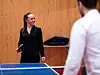 En halvtime senere går Flygansvær inn på kontoret for å legge tilbake bordtennisracketene. Der sitter resten av bordtennisgjengen. Nå i full konsentrasjon foran hver sin PC. Leken er over – i hvert fall for denne gang.