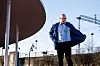 Fontene møter krimforfatteren og dommeren der han jobber i Sandnes. Det er her handlingen i bøkene hans også foregår.
