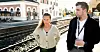 Tonje Thorstensen og ukrainske Oleksii Vasyliev er integreringskoordinatorer i Nav og forbereder seg på nok en arbeidsdag med å ta imot flyktninger som skal bo i kommunen. De står på Hokksund togstasjon.