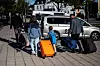 I tre måneder har den ukrainske familien  bodd på asylmottak. Nå skal de bo i Hokksund og får taxi til boligen.