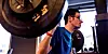 Beboer Andreas Damhaug (28) i Lillohagen boliger løfter vekter på Fitness Xpress.