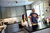 TRIVES: – Denne turnusen har reddet ekteskapet mitt, spøker kollega Are Ugland. Selv har han jobbet ved institusjonen i 17 år og kunne ikke tenkt seg noen åtte til fire-jobb.