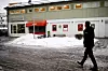 Ingen ngdom henger utafor kiosken denne dagen, forskeren kommenterer at de sikkert er på skole. Skoefrafallet er nemlig ikek så dramatisk.