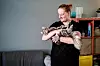 Ingrid Marie Bjølstad er i godt selskap med innekatten Beibi Zeppelin.