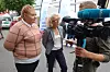 MEDIEINTERESSE: Vilde Adolfsen og Mari Trommald, direktør for Barne-, ungdoms, -og familiedirektoratet ble intervjuet av NRK etter debatten om ettervern. BUFDIR-direktøren støtter bedre ettervern, men vil ikke kreve det til 25 års alder.