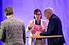 Marianne Solberg diskuterte likelønn med Trygve Hegnar under landsmøtet.
