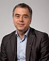 Avdelingsdirektør for interessepolitikk i KS, Helge Eide, sier at kommuner som har vært hardt rammet av korona vil slite mer med å få budsjettene til å gå opp.