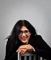 Hun fikk sin første faste jobb av Utdanningsministeren. Selv jobber Loveleen Rihel Brenna for at kvinner med multikulturell bakgrunn og høyere utdanning skal ta lederskap i eget liv og på jobben.
