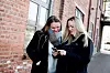 – Vi tror det har liten nytte å ta fra ungdommen mobilen deres. Da hjelper vi dem ikke med det som ligger bak avhengigheten, sier Elin Margrethe Olsen (t.v.) og Marianne Zetterstrøm Hansen. Foto: Elin Eike Worren