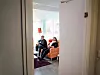 LØFTER INGEN INN: Noen barn vil ikke inn og møte foreldrene på samvær. Bjørnar Bakker (t.v) og Vigdis Billing, som jobber hos Myrsnipa samværssted sier ingen barn løftes inn mot sin vilje.