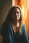 Maria Bonnevie spiller moren som sliter med rus og psykiske problemer.