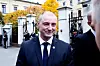 Robert Eriksson er fersk arbeids- og sosialminister. Her på Slottsplassen i formiddag