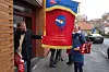 FØRSTE 1. MAI: Line Marie Taule er blitt hovedtillitsvalgt i Bergen kommune i halv stilling og er med i 1. mai-tog for første gang. - Føles bra, sier hun. Her med FO-fanen og tillitsvalgt Rolf Unneland.