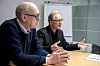 Nemndlederne har lært teknikker for å få til en åpen og god samtale. – Substansen er at dette er frivillig, sier Røed (t.h.).