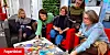 Anette Wagle (f.v.), Maria von Wachenfeldt, Celin Bergquist, Silje Thomassen og Ann Margret Hauge på Nav Asker tester ut bruken av bildekort.